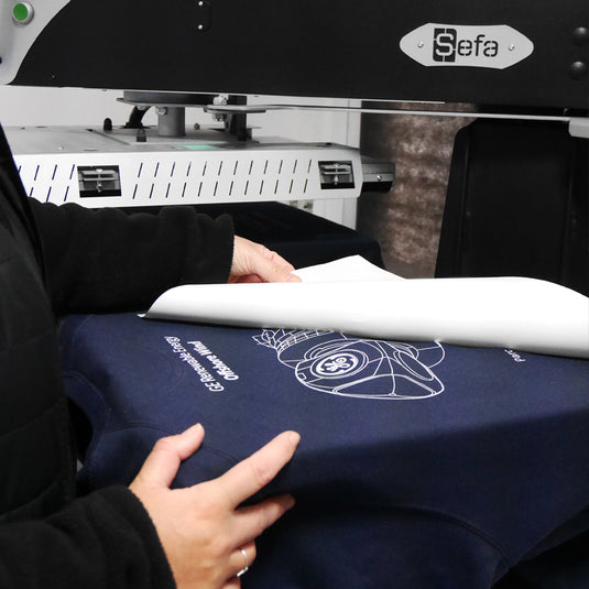 Pelage d'un transfert serigraphique à l'aide d'une presse à chaud