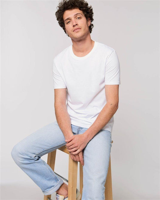 Tee shirt blanc bio porté par mannequin face