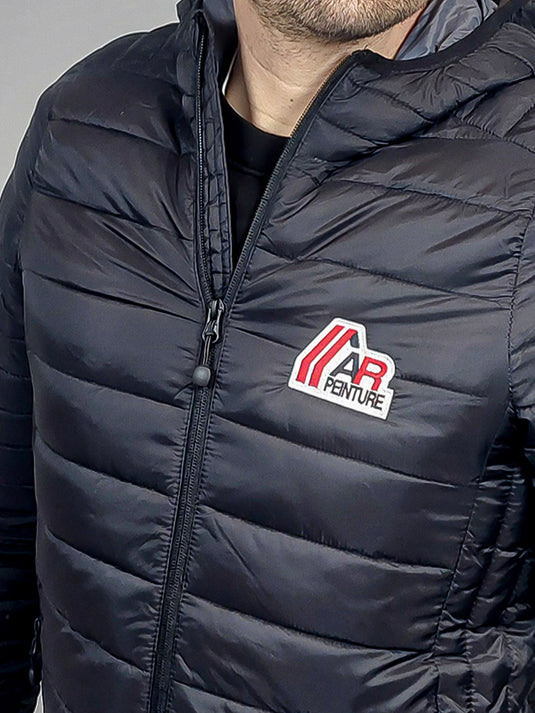 doudoune de chantier pour une entreprise de peinture et ravalement brodé d'un logo discret au coeur AR peinture à Pornichet