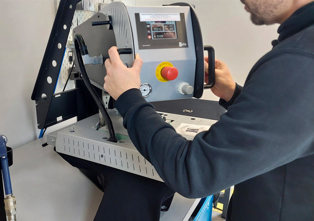 second pressage du transfert dtf une fois pelé avec la presse sefa