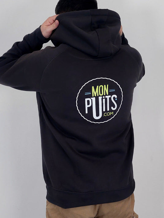 Sweat à capuche avec un gros logo imprimé au dos en DTF represeantant le logo d'un puisatier basé à Saint-Nazaire