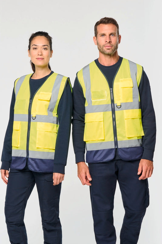 deux salariés homme et femme avec un tenue haute visibilité à imprimer avec le logo de l'entreprise