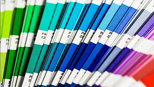 nuancier de couleurs pantone ouvert