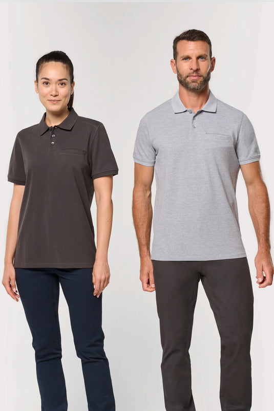 deux salariés homme et femme avec un polo de travail à imprimer avec le logo de l'entreprise