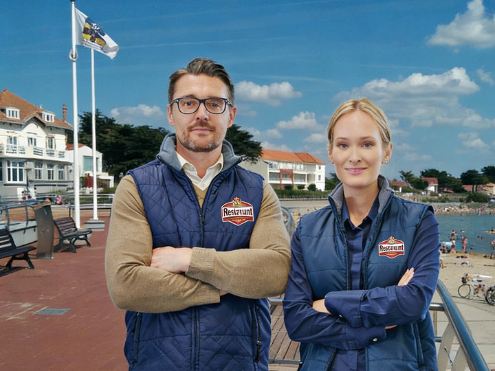 restaurateurs avec leurs doudounes sans manches logotées à la Bernerie en Retz